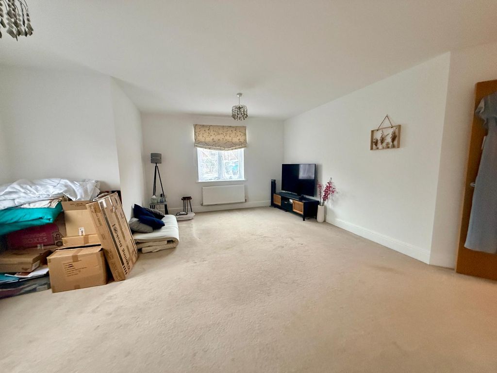 Property photo 3 of 5