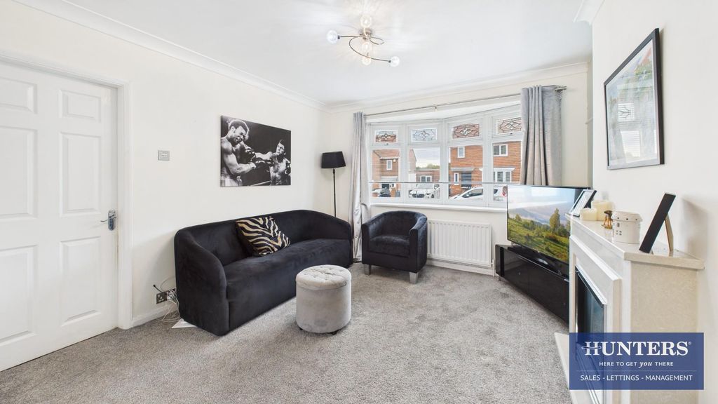 Property photo 3 of 16 Living Room