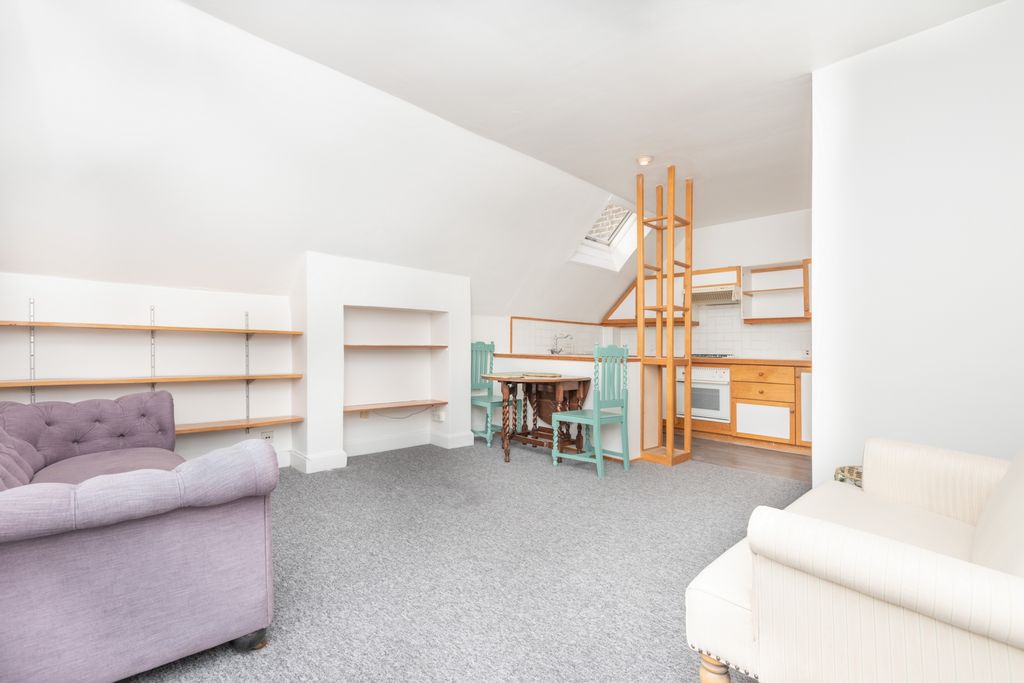 Property photo 2 of 14 Photo 4