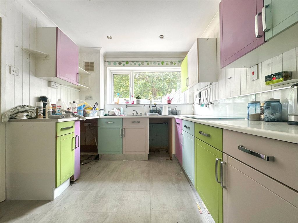 Property photo 2 of 9 Kitchen