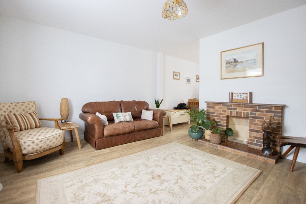 Property photo 3 of 25 2205695