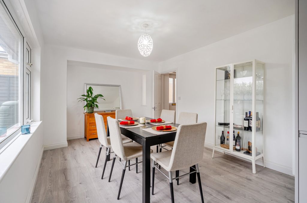 Property photo 3 of 9 1397704-27-6964cc...