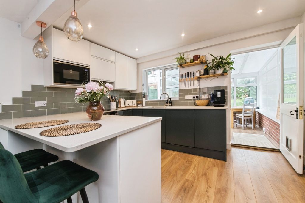 Property photo 3 of 18 Pbox-Img.Jpg