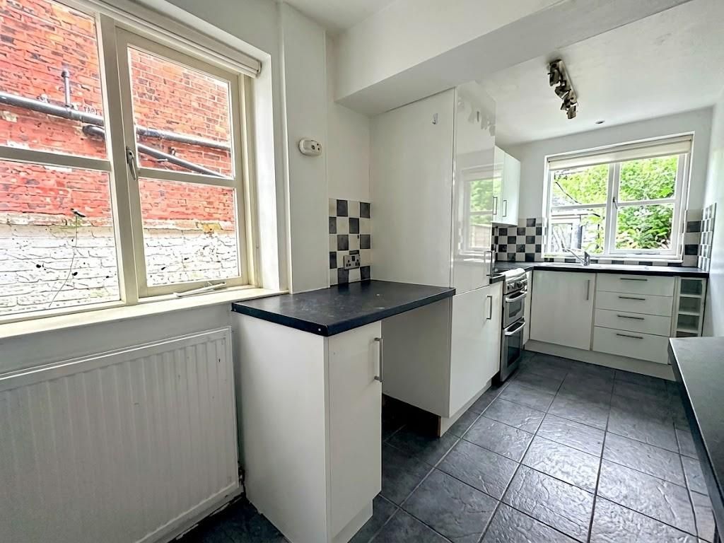 Property photo 3 of 22 Kitchen