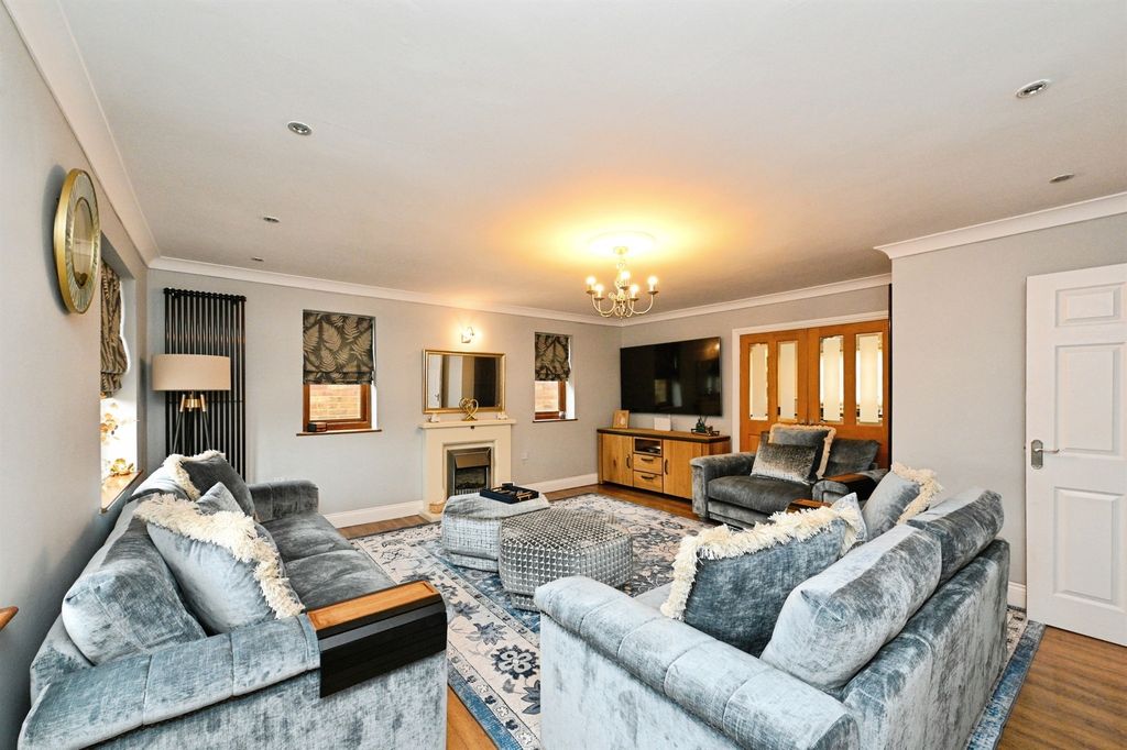 Property photo 3 of 20