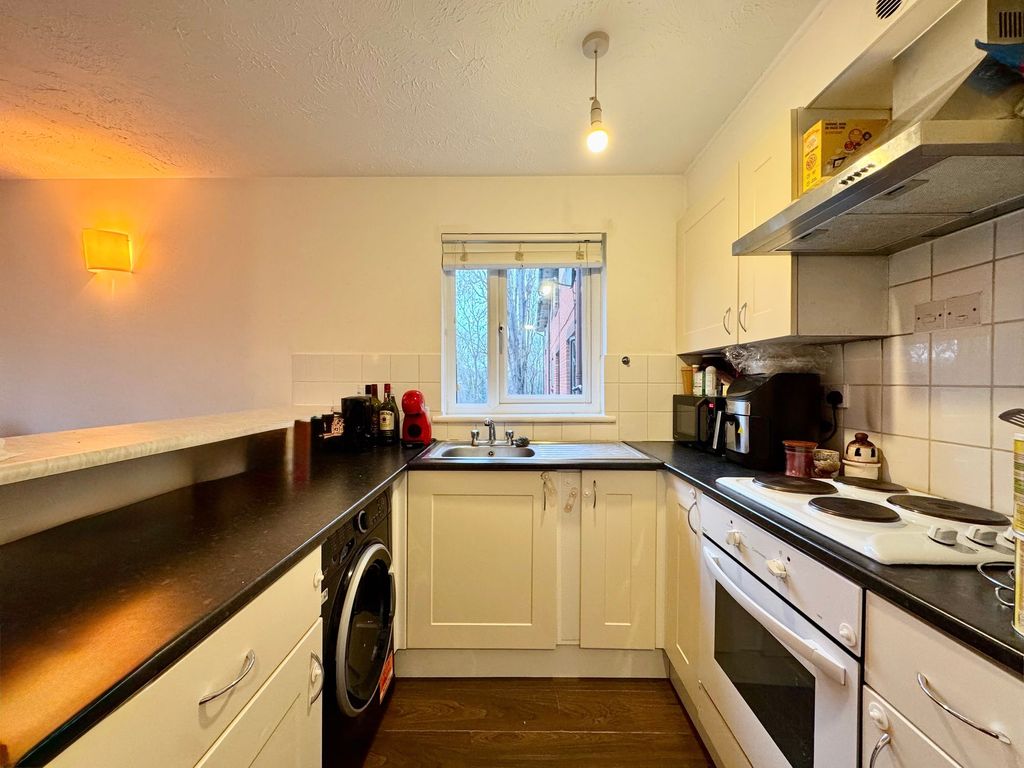 Property photo 2 of 9 Kitchen