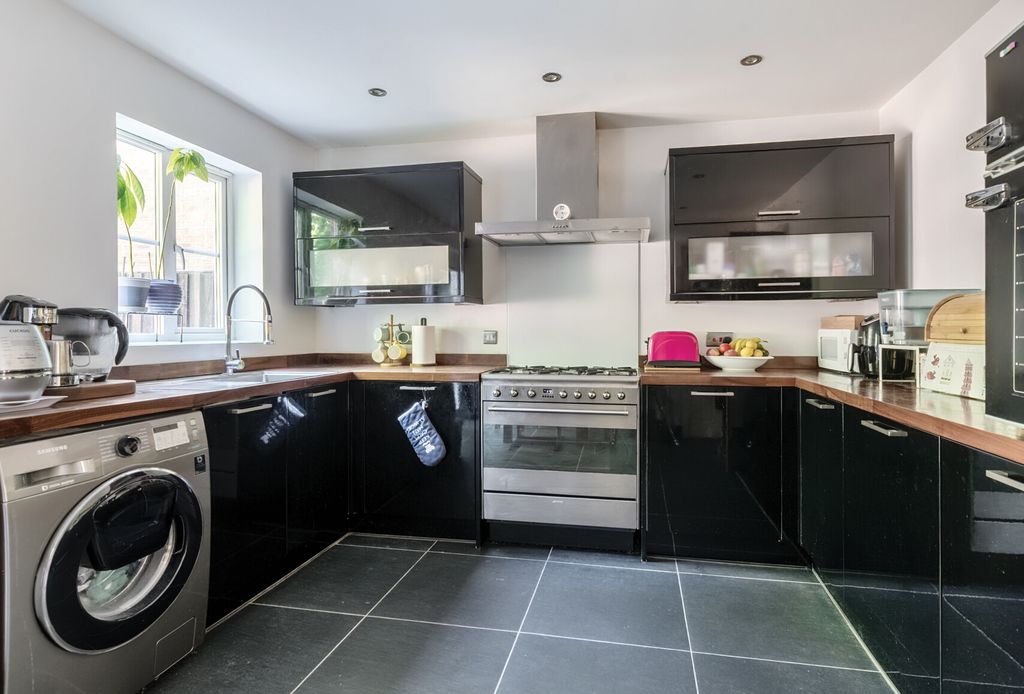 Property photo 3 of 18 1312170-18-686E9B...