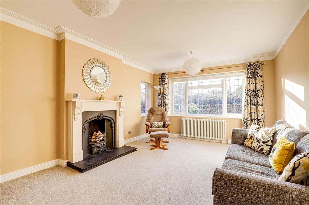 Property photo 3 of 32