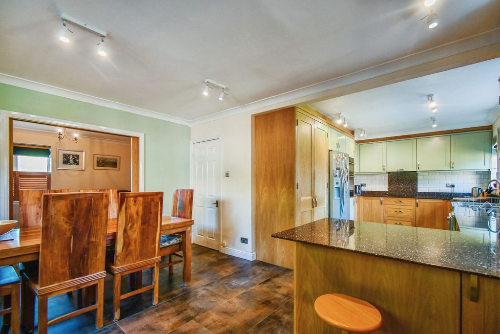 Property photo 3 of 20 Kitchen/Dining Room