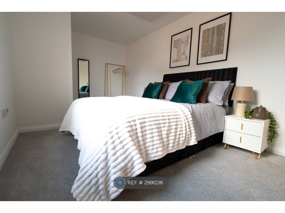 Property photo 2 of 32