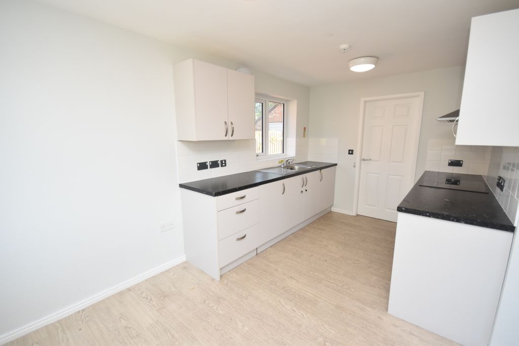 Property photo 2 of 17 Kitchen