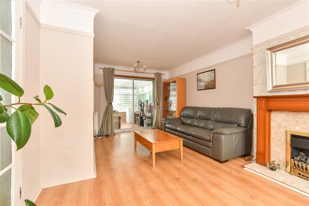 Property photo 2 of 11 Lounge