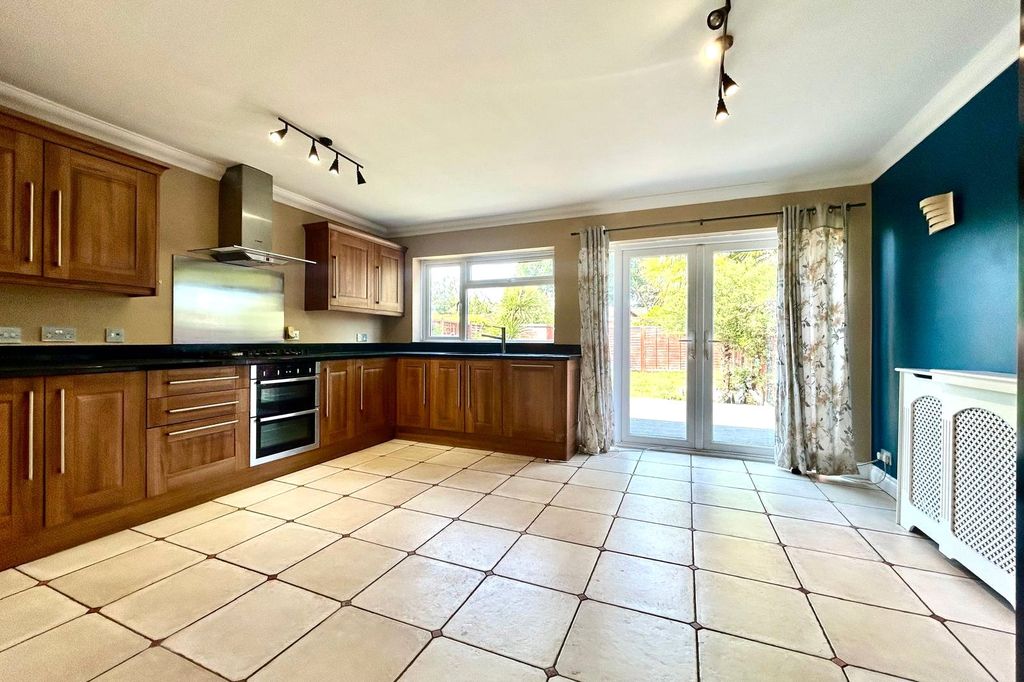 Property photo 3 of 17 Picture No. 28
