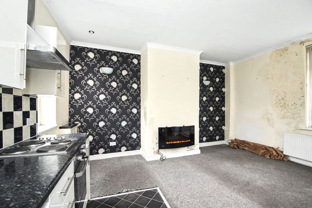 Property photo 3 of 12
