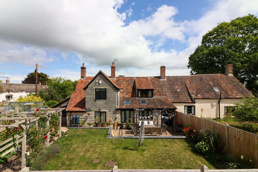 Property photo 1 of 43 Image00048