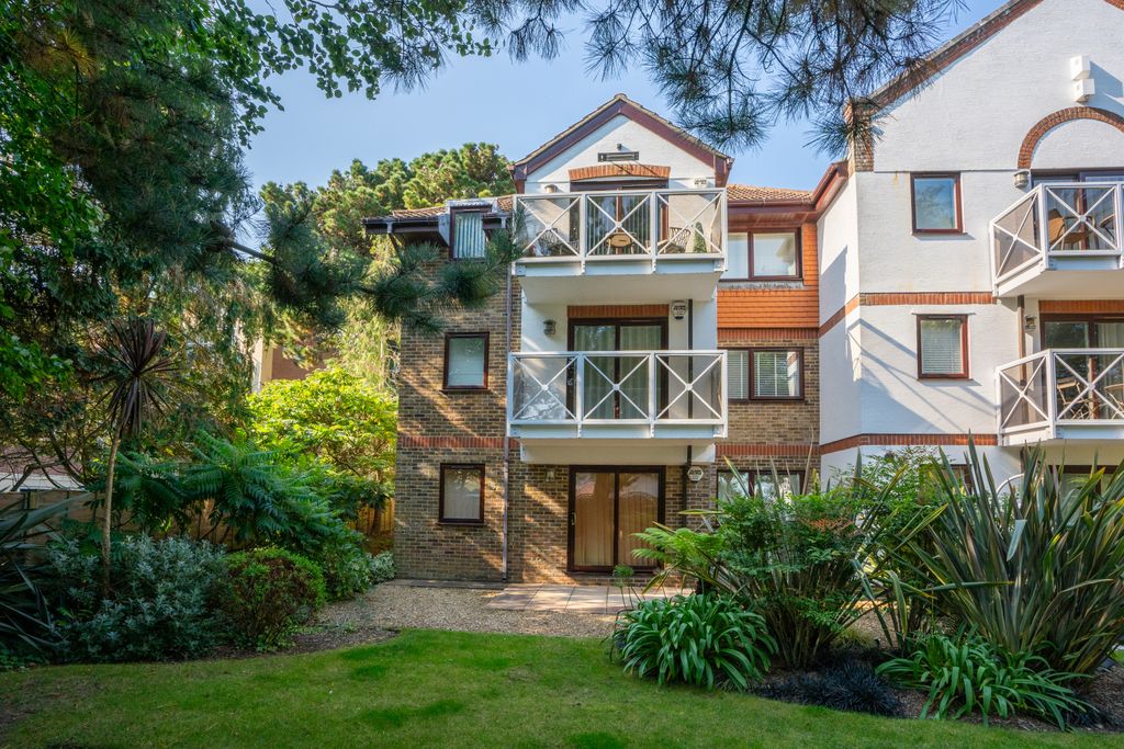 Property photo 1 of 18 Compass Point