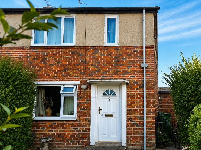 Property photo 1 of 10 2 Bed Semi-Detached House For Sale