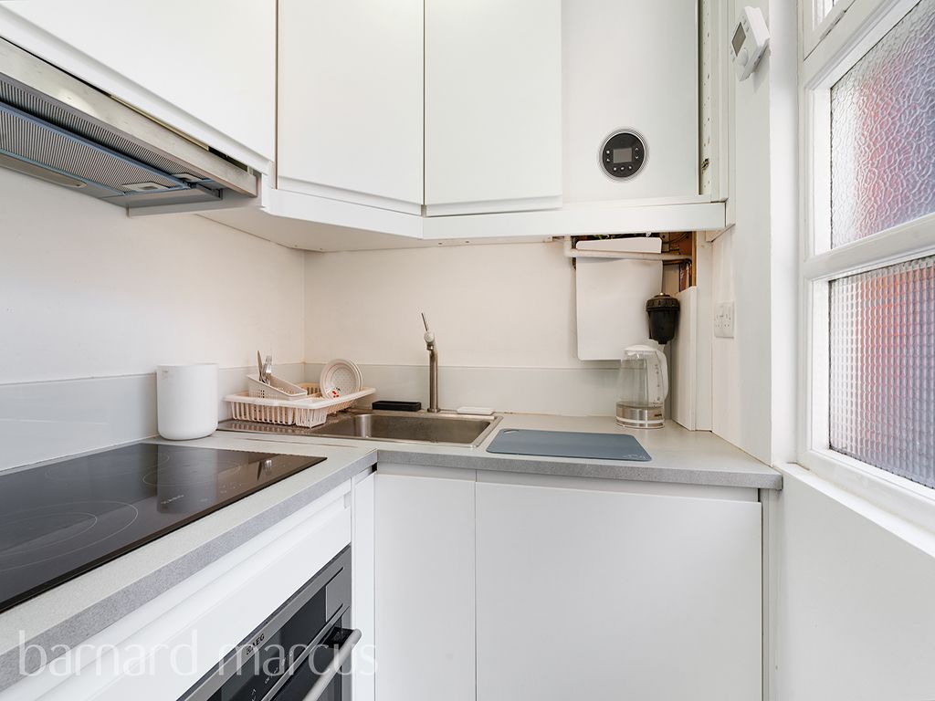 Property photo 3 of 8 Kitchen