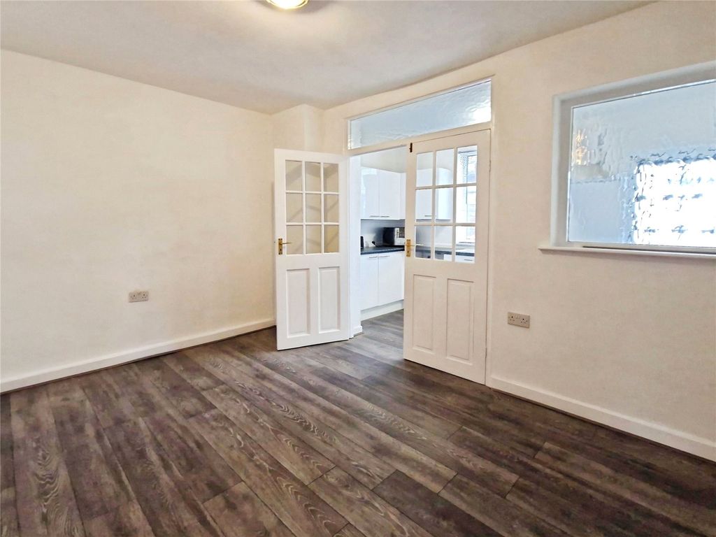 Property photo 3 of 16 Picture No. 03