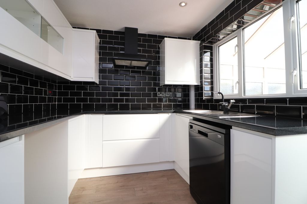 Property photo 2 of 16 Kitchen