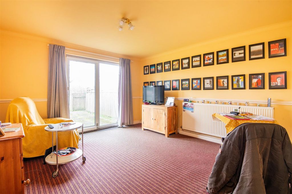 Property photo 2 of 13 Lounge