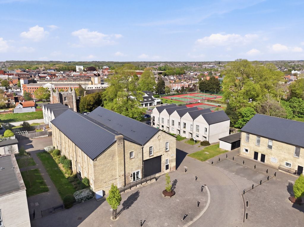 Property photo 1 of 20