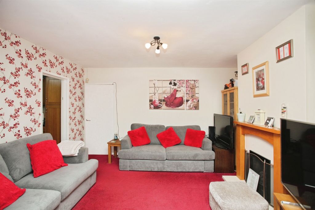 Property photo 3 of 18