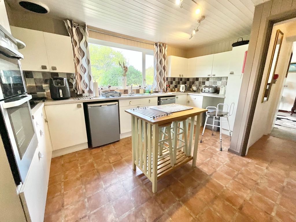 Property photo 3 of 37