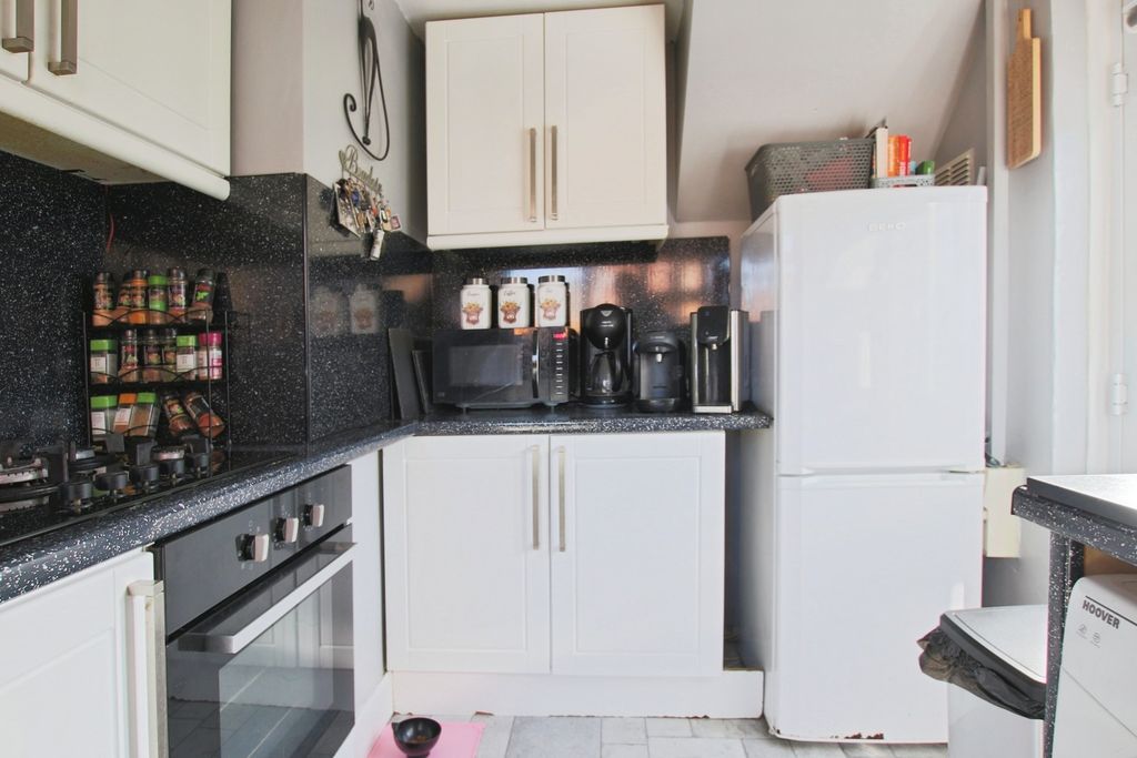 Property photo 3 of 15 4926107