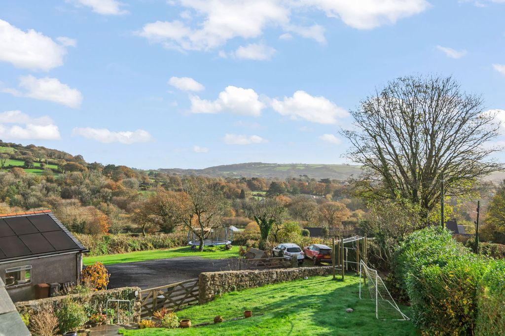 Property photo 2 of 35