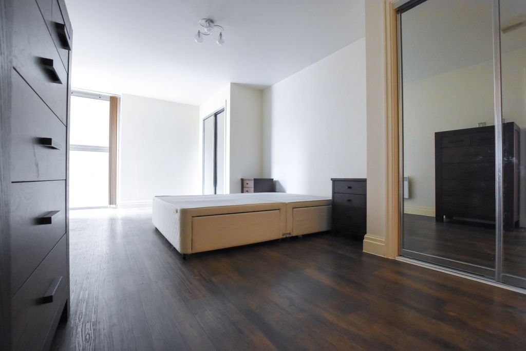 Property photo 3 of 8 Bedroom