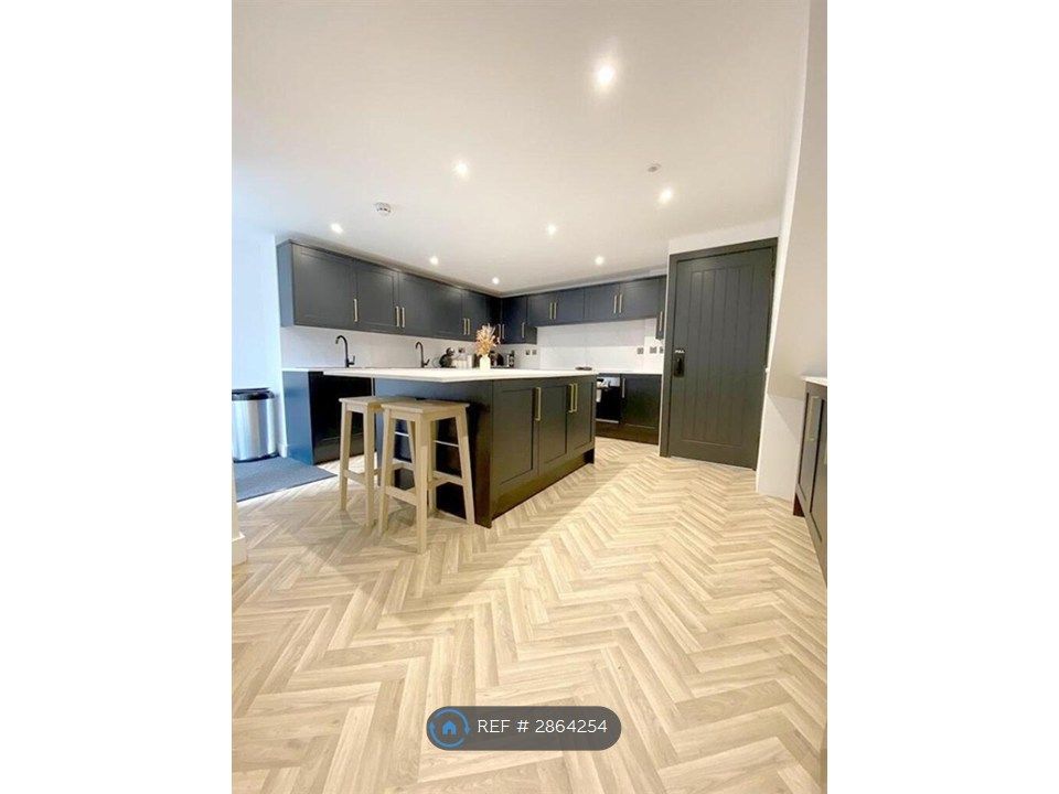 Property photo 3 of 18 Kitchen