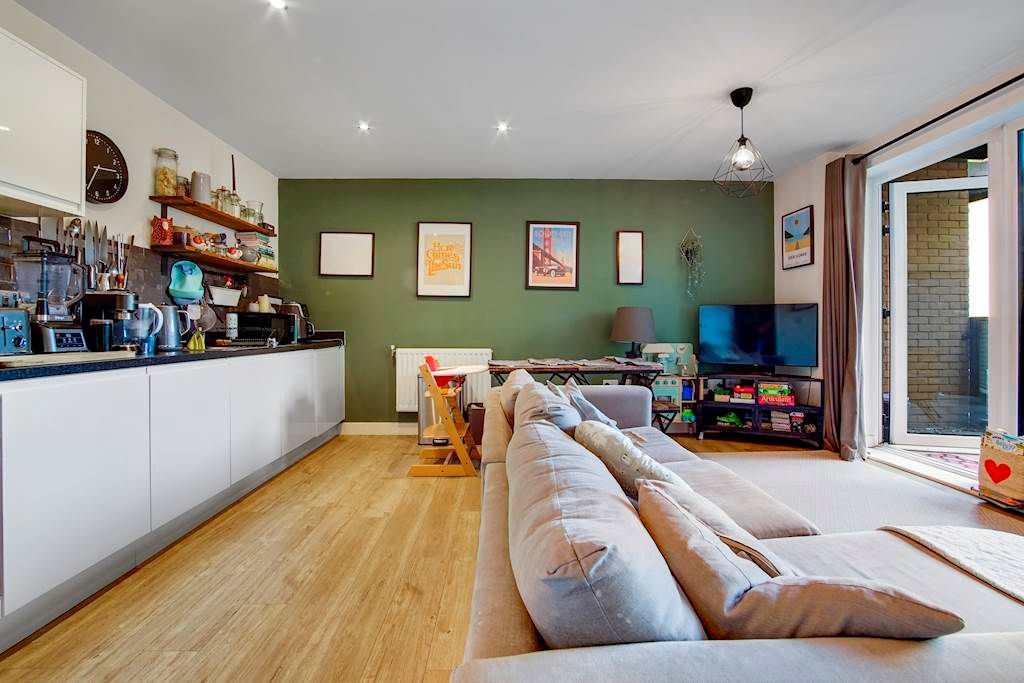 Property photo 3 of 11 11-Ae9Edsc03813-Small