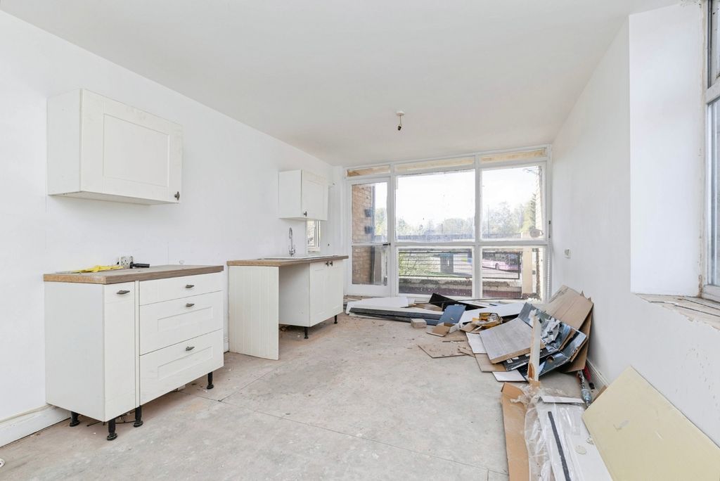 Property photo 3 of 16 Pbox-Img.Jpg