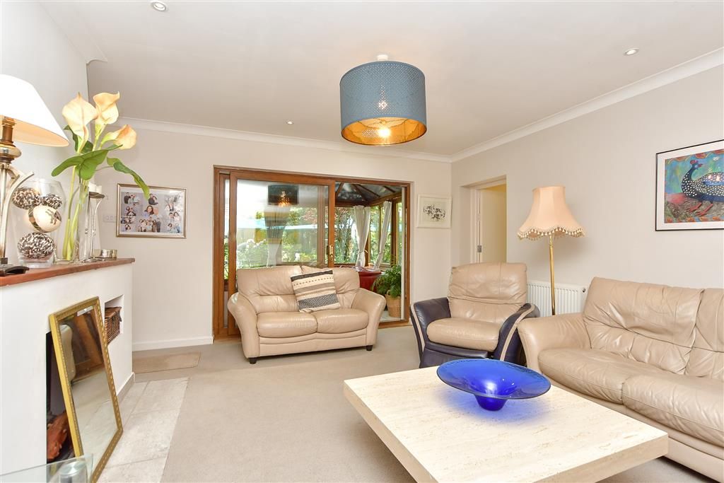 Property photo 1 of 12 Lounge