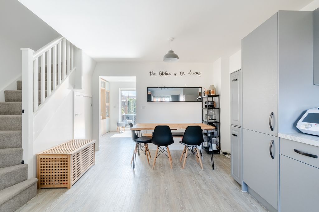 Property photo 1 of 17 A7401214-Hdr-13