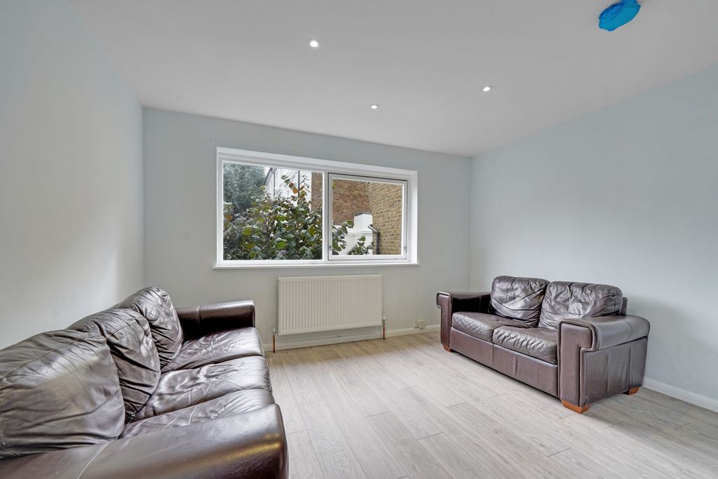 Property photo 2 of 11 Photo 6