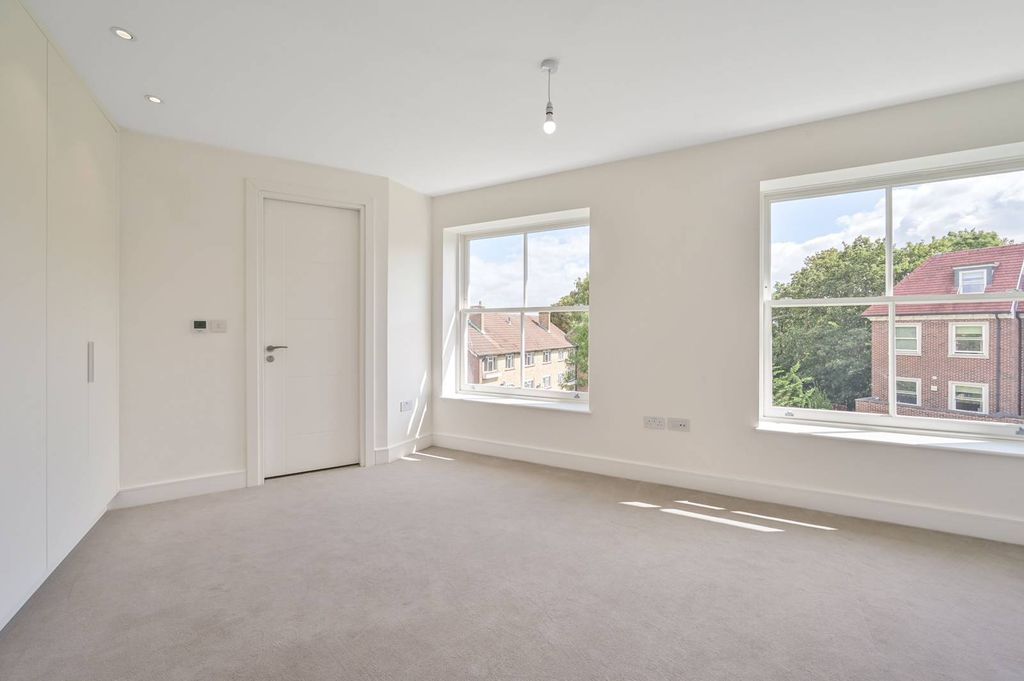 Property photo 3 of 21
