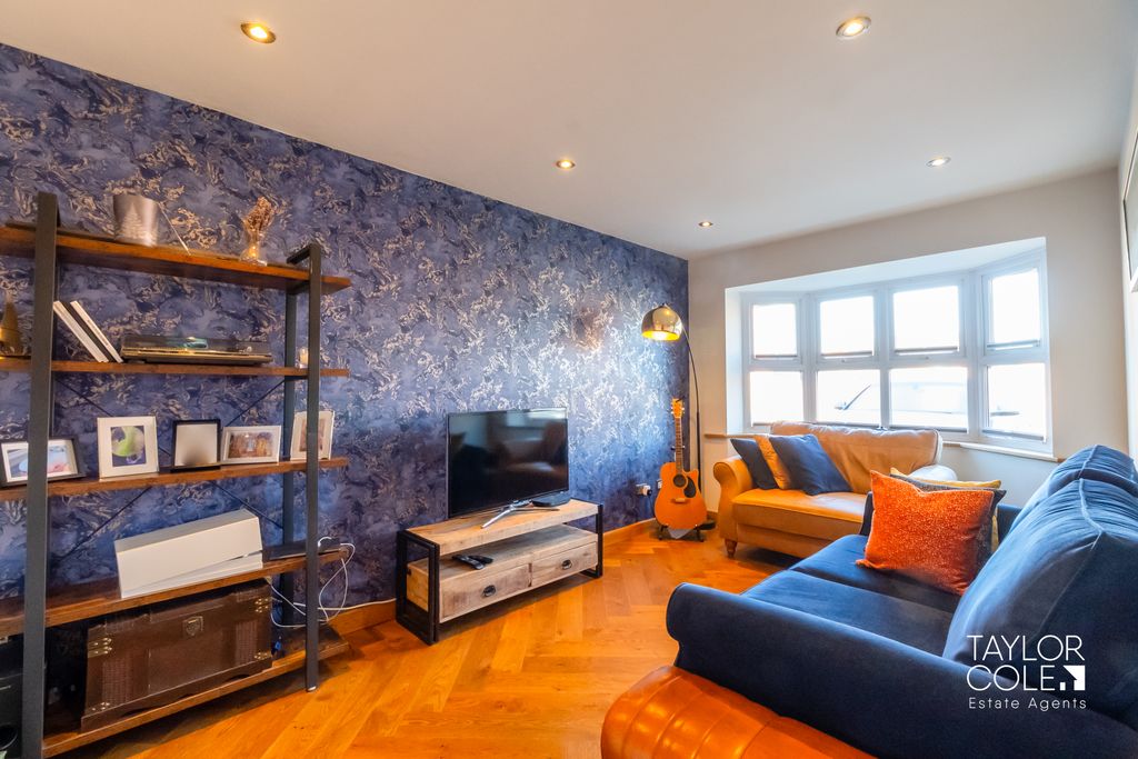 Property photo 3 of 25