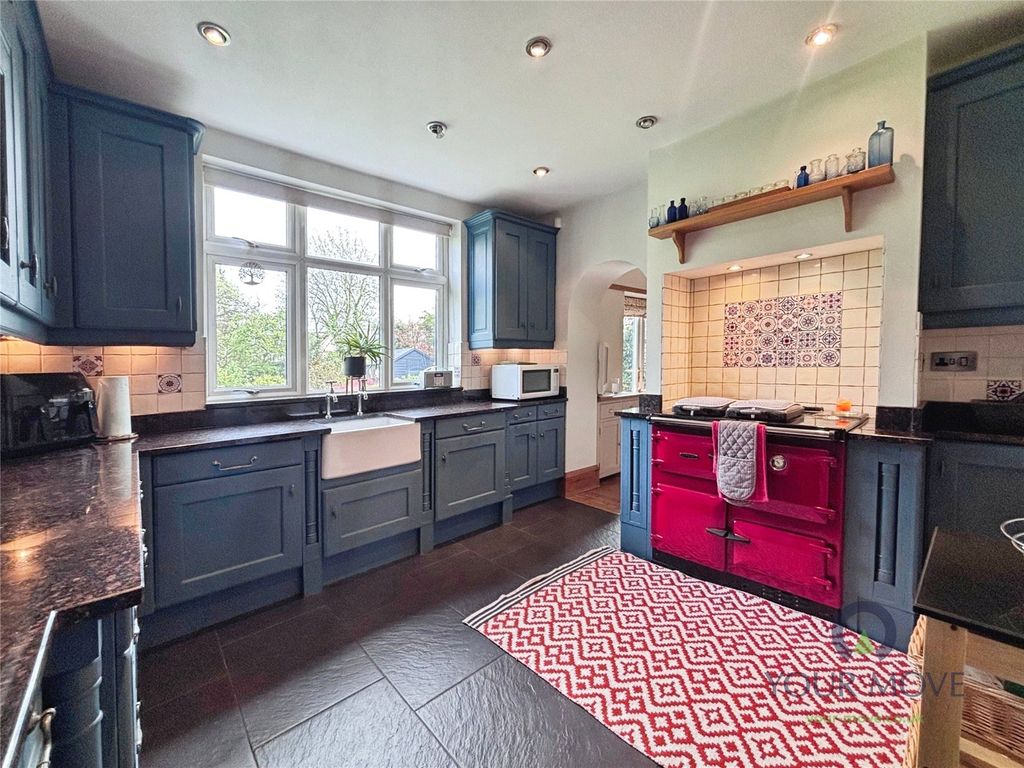 Property photo 3 of 27 Kitchen