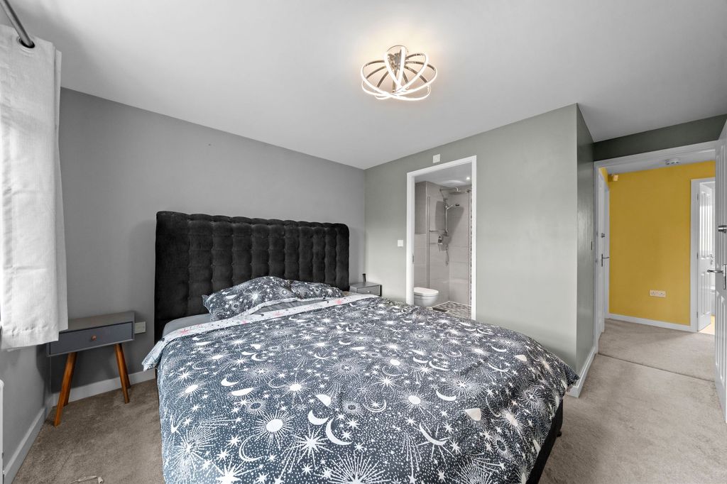 Property photo 3 of 28