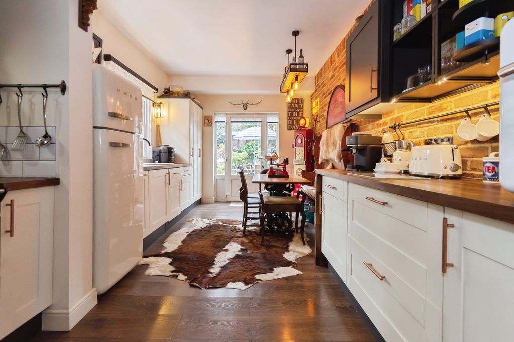 Property photo 2 of 31 Pbox-Img.Jpg