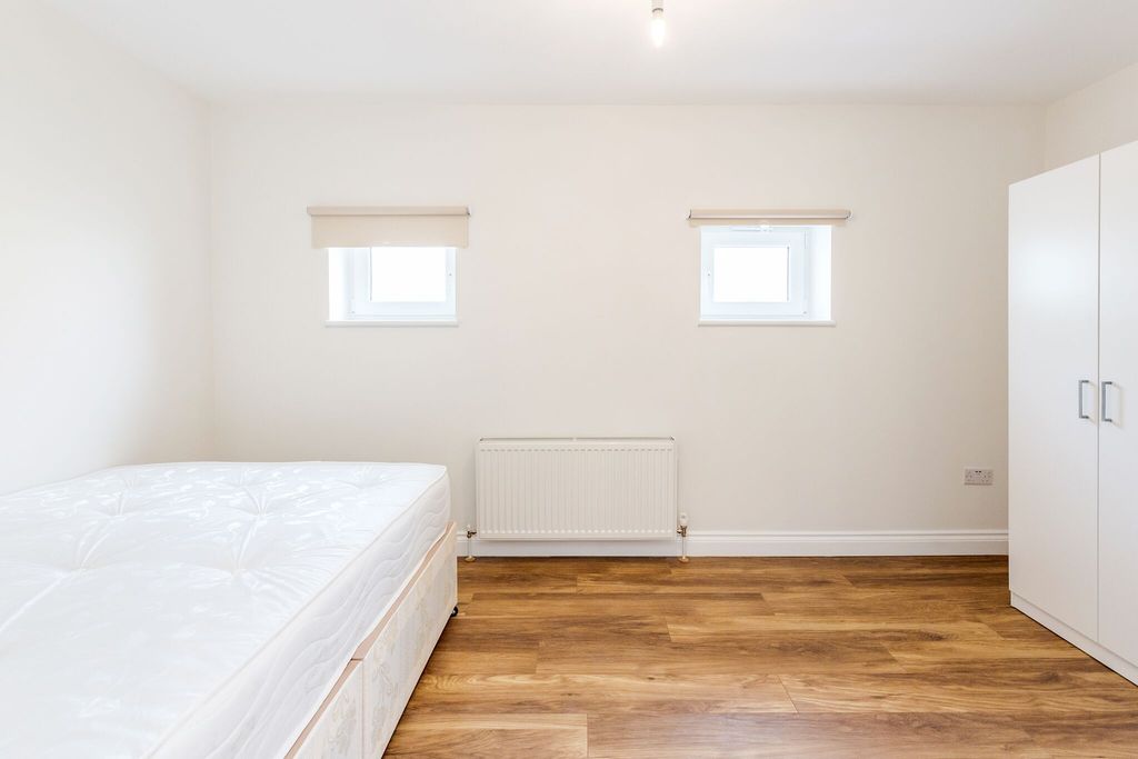 Property photo 2 of 27