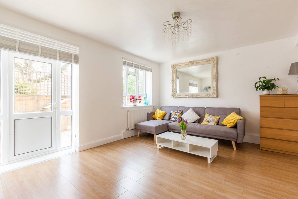 Property photo 2 of 6