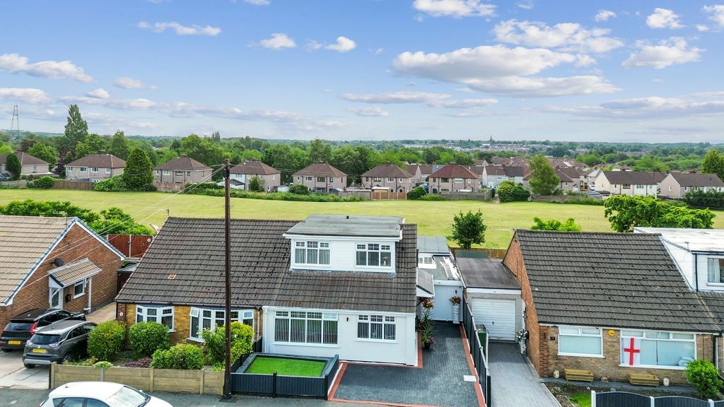Property photo 2 of 32