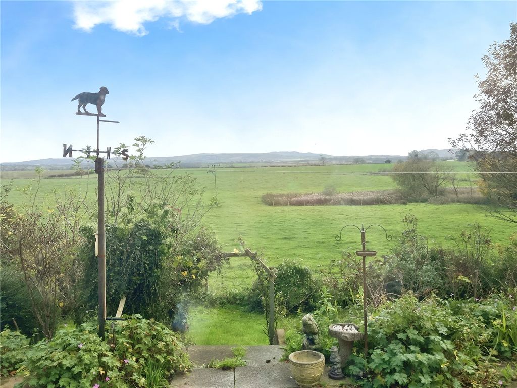 Property photo 2 of 12 Picture No. 05