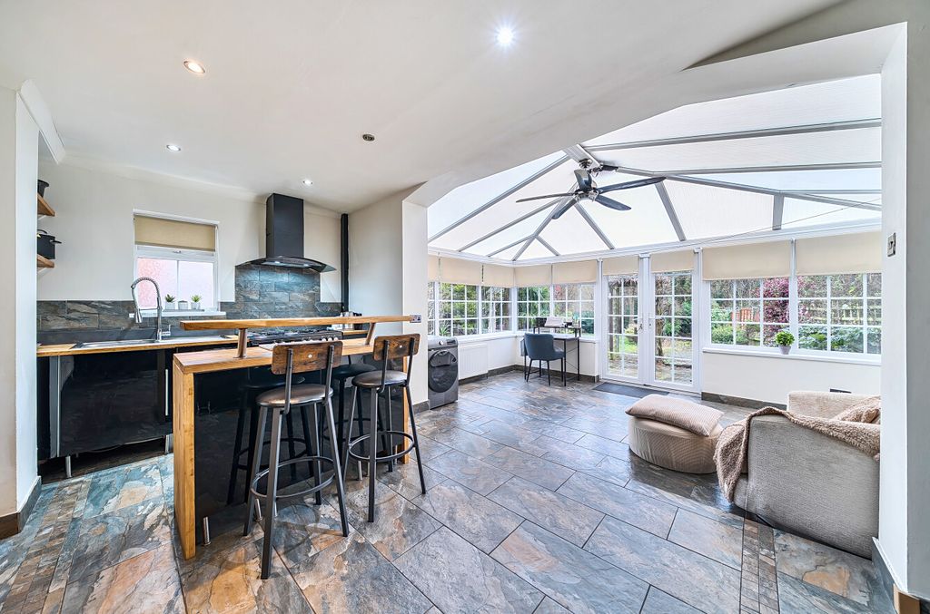 Property photo 3 of 20 Kitchen Conservatory