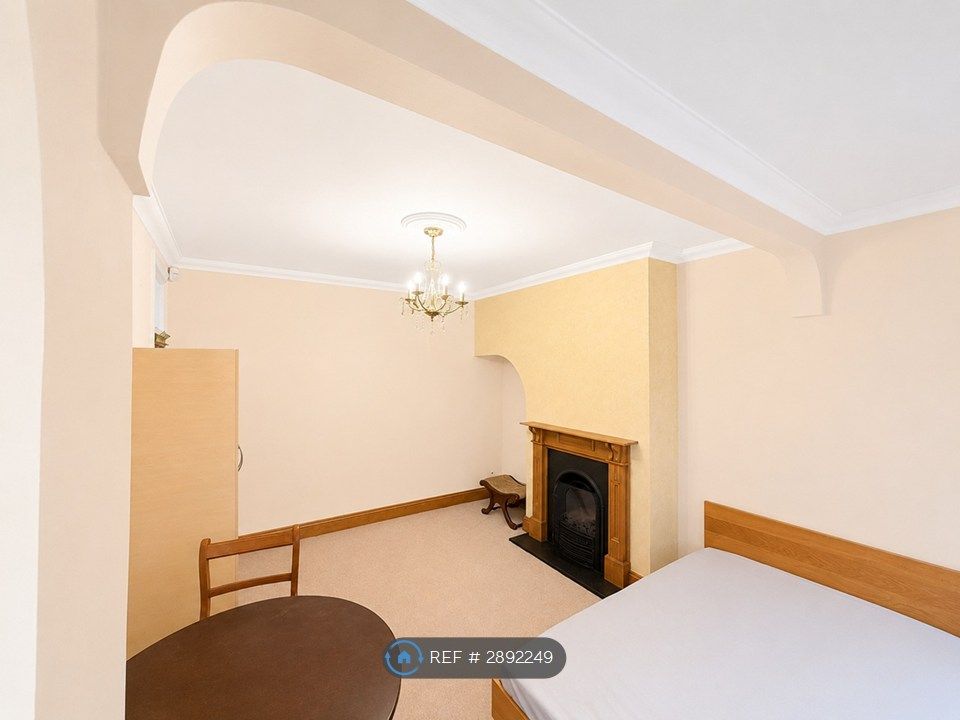 Property photo 1 of 2