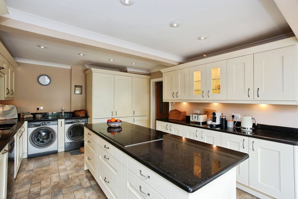 Property photo 3 of 20 Pbox-Img.Jpg