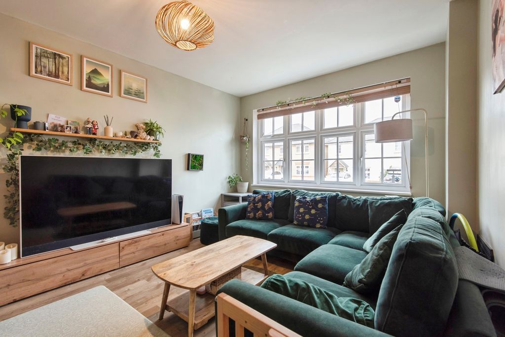 Property photo 3 of 16 Pbox-Img.Jpg